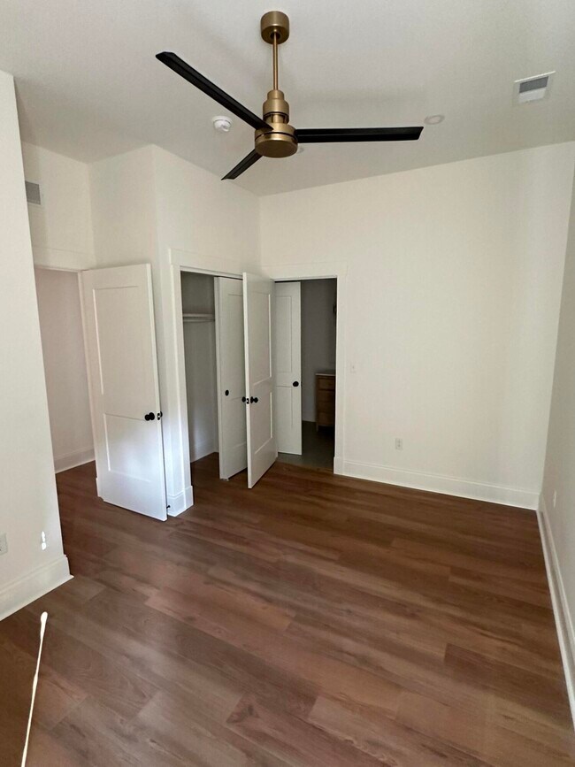 Building Photo - 307 W Main St