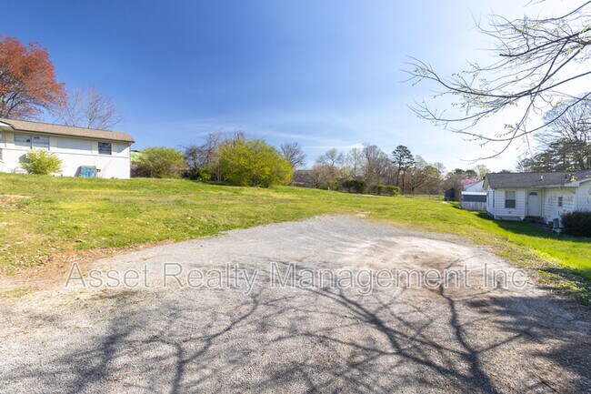 Building Photo - 4802 Inskip Rd