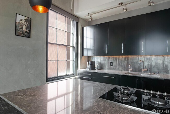 Building Photo - 2 Mint Plaza