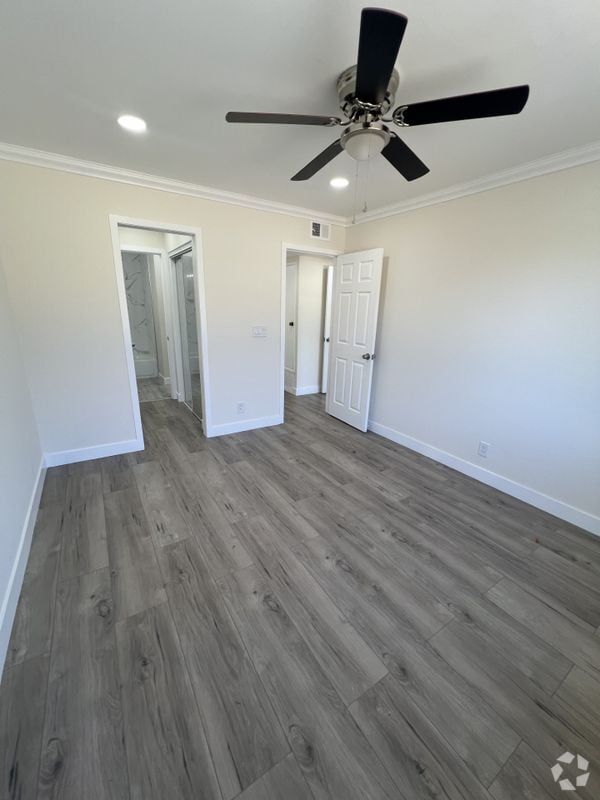 Building Photo - 12545 Cuesta Dr