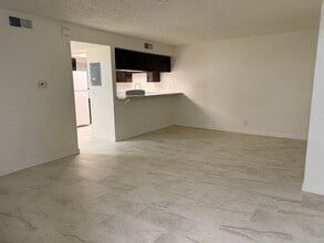 Building Photo - BEAUTIFUL 2STORY - 3DEBS 2 1/2 BATHS