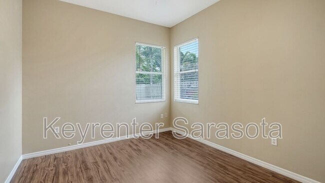 Building Photo - 6219 Aventura Dr