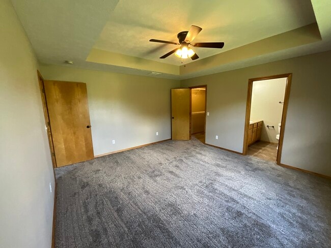 Building Photo - 740 Jefferson Ct