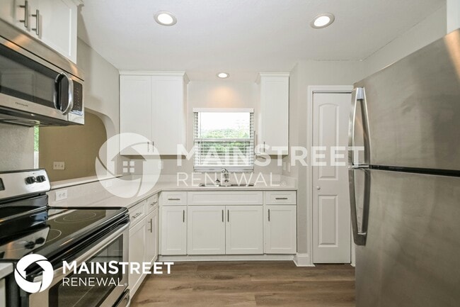 Building Photo - 2330 Northview Dr