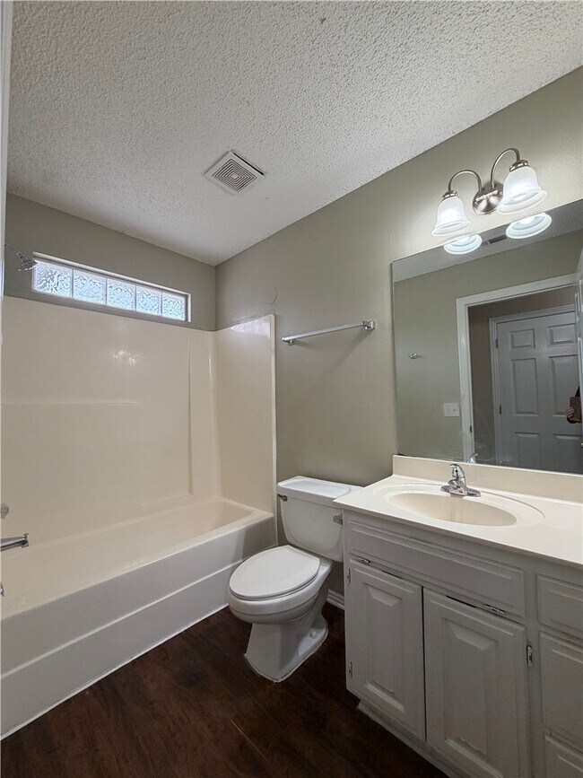 Building Photo - 2616 Meadow Lake St