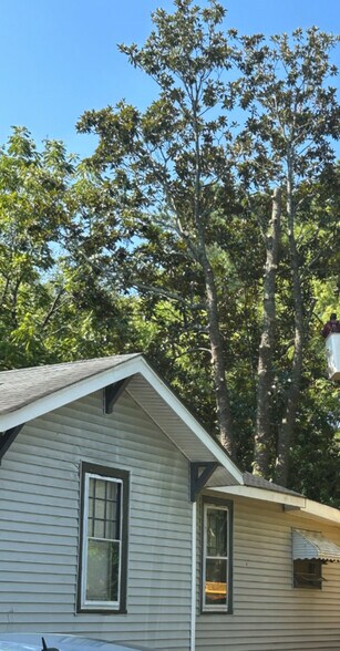 Right side of the house - 707 Salisbury St