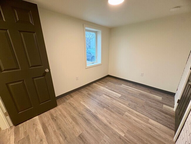 Building Photo - 202 S Lawrence St