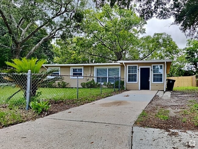 Building Photo - 1826 Sunrise Dr