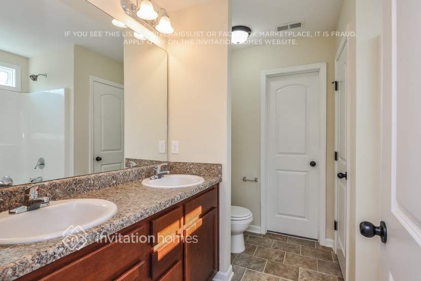 Building Photo - 213 Verrazano Pl