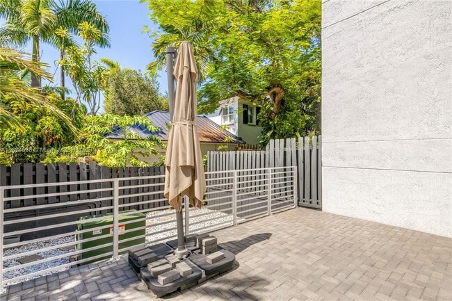 Building Photo - 1707 E Las Olas Blvd