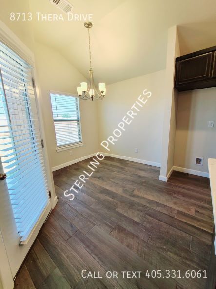 Building Photo - 8713 Thera Dr