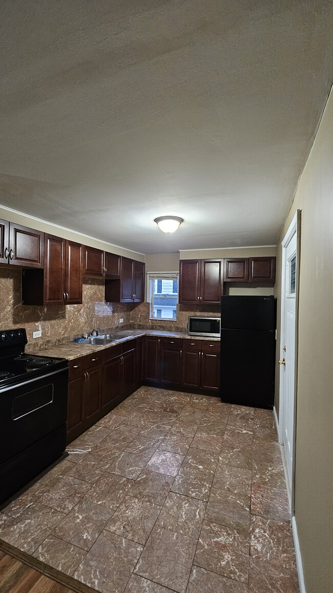 Kitchen - 114 W Oneida St