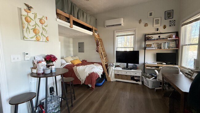 Building Photo - 60 Fox Ln