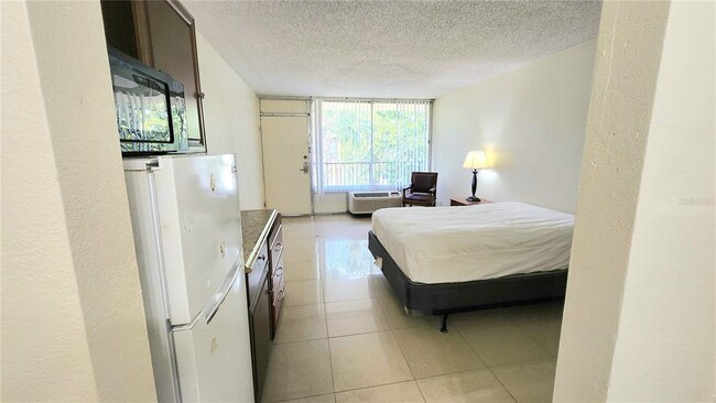 Building Photo - 7900 S Orange Blossom Trail