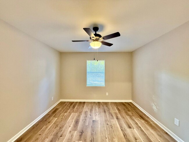 Building Photo - Newly Renovated Duplex for Rent!