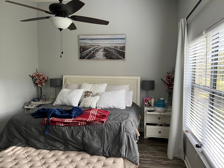 Master bedroom - 3930 SW Greenwood Way