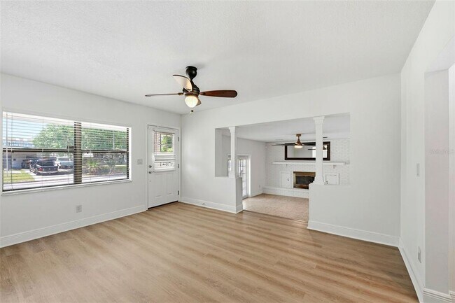 Building Photo - 3707 Pelican Ln
