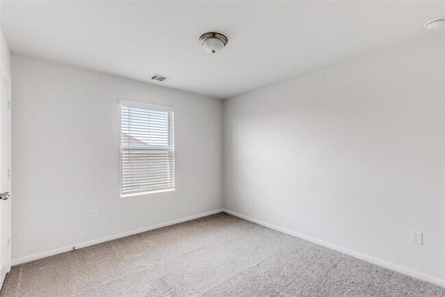 Building Photo - 200 Oldbridge Dr