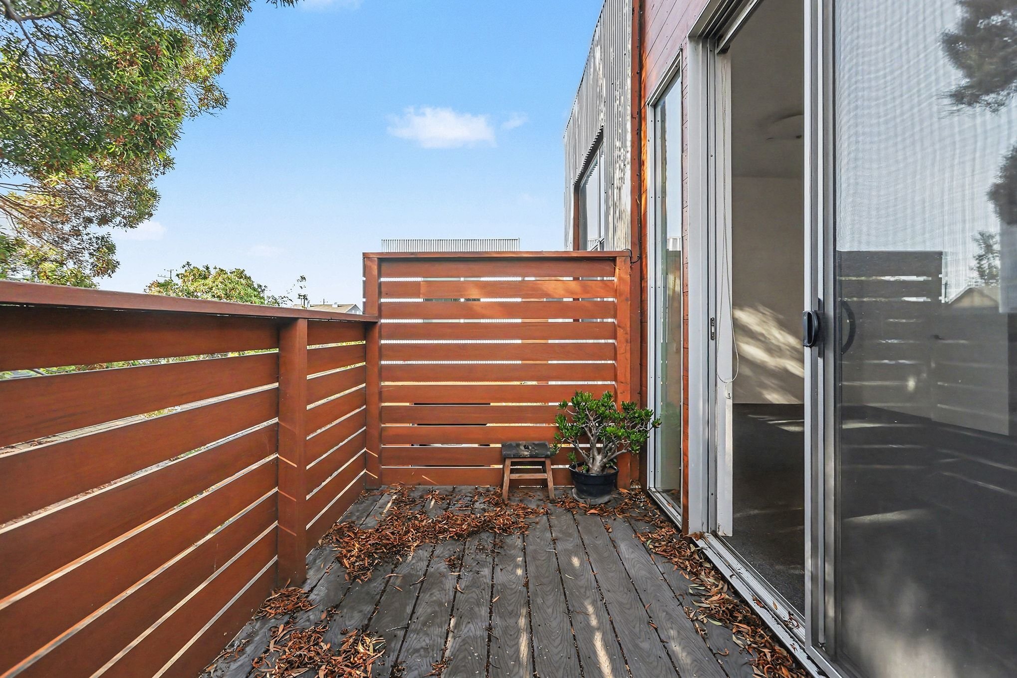 Building Photo - 3425 Louise St