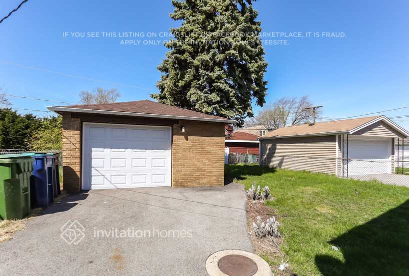 Building Photo - 9024 S Albany Ave