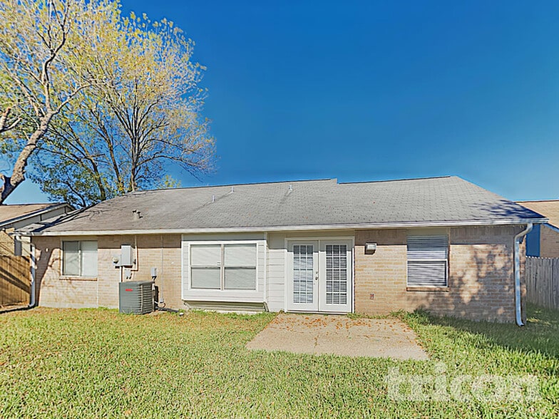 Building Photo - 17503 Nordway Dr