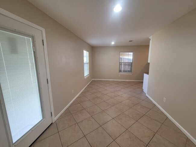 Building Photo - 1523 Campbell Ln