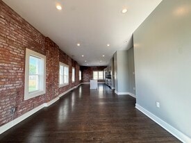 Building Photo - 401 N 6th St