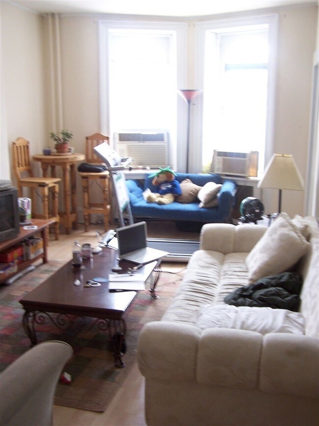 Primary Photo - 1034 Washington St