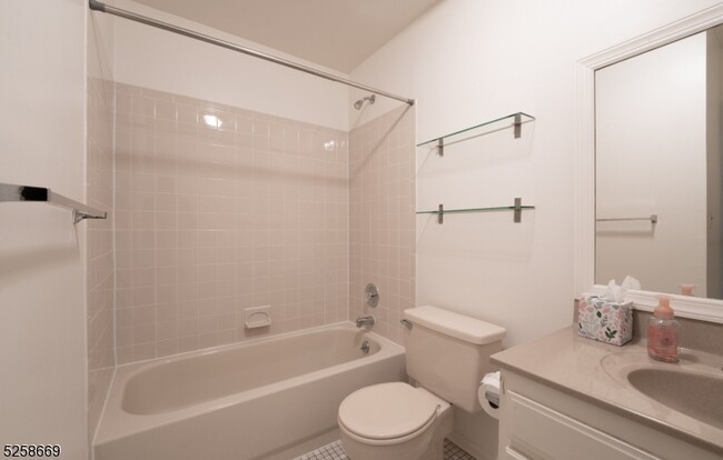 Building Photo - 14 Homestead Ln