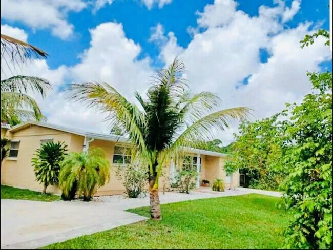 Building Photo - 279 Hach Ln