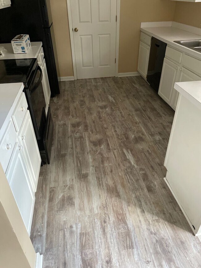 Building Photo - $1,595 Mo. - Pet Friendly, 3 Bedroom, 2 Bath Duplex will be available soon!