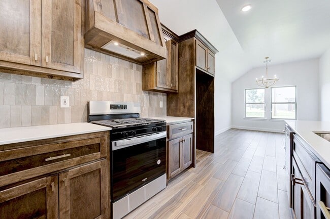 Building Photo - Brand New Home In Mustang!