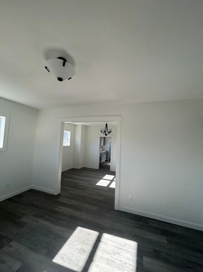 Building Photo - New Glory