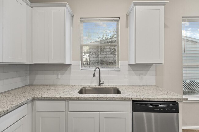 Building Photo - 8685 Sassafras