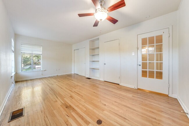 Building Photo - 3-BEDROOM HOME IN FANTASTIC ALAMO HEIGHTS ...