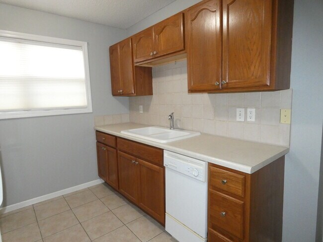Building Photo - Beautiful Condo in Gladstone, MO