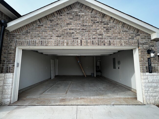 Building Photo - 2717 Dennis Drive