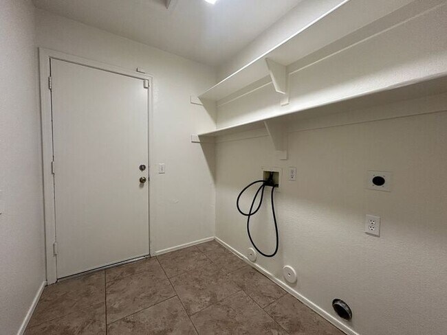 Building Photo - 6858 S 19th St