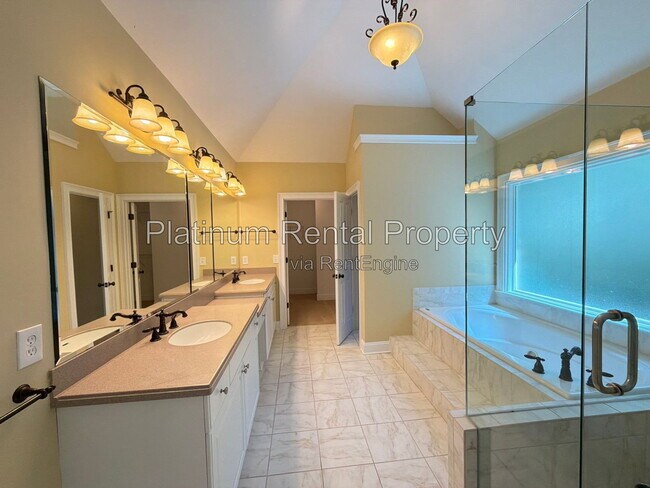 Building Photo - 8015 Wakehurst Pl