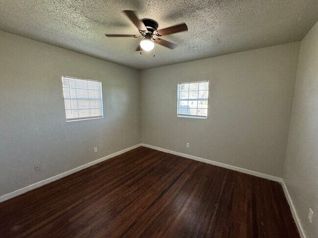 Building Photo - Beautiful Spacious Home Located in Frenshi...