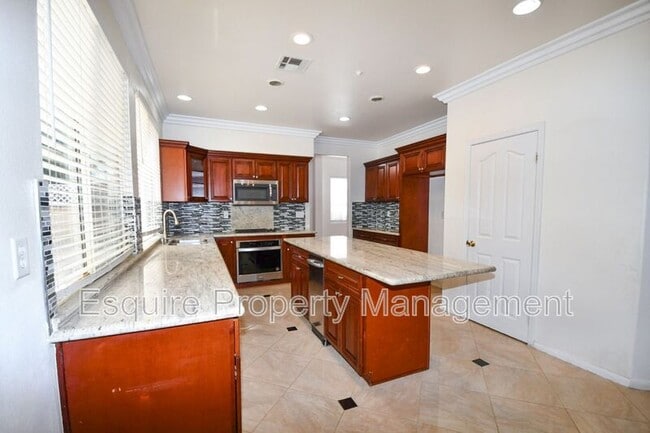 Building Photo - 512 Bolsa Way