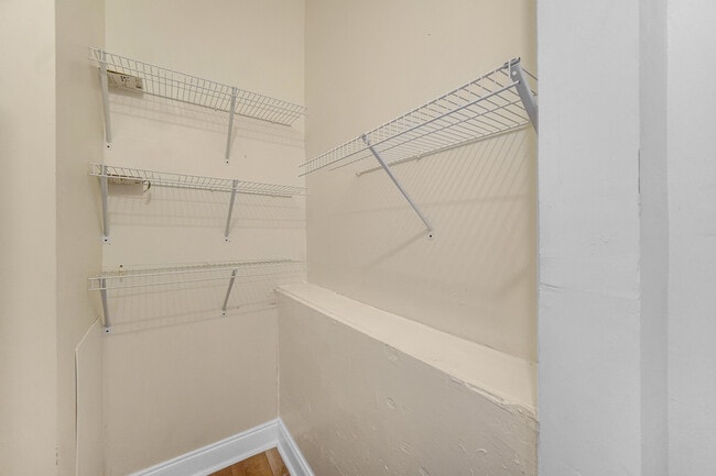 Building Photo - 6424 S Ingleside Ave