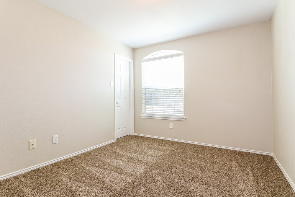 Building Photo - 3020 Meadowbrook Dr