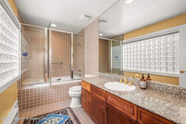 Building Photo - 431 W Hopkins Ave