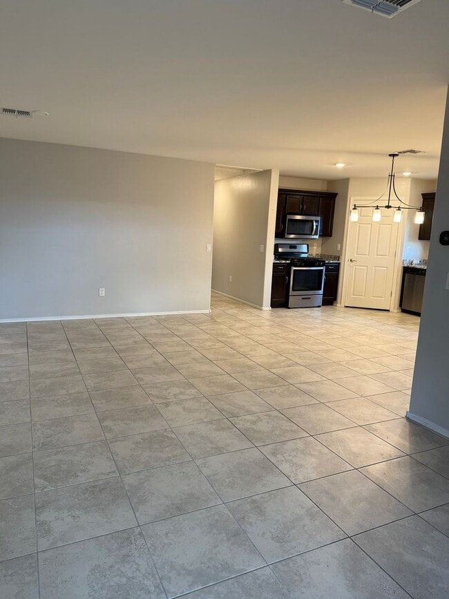 Building Photo - 3 Bed | 2 Bath | 1,456 Sq Ft | 2-Car Garage