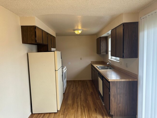 Building Photo - Great single level 2 bed/1 bath duplex in Thurston!