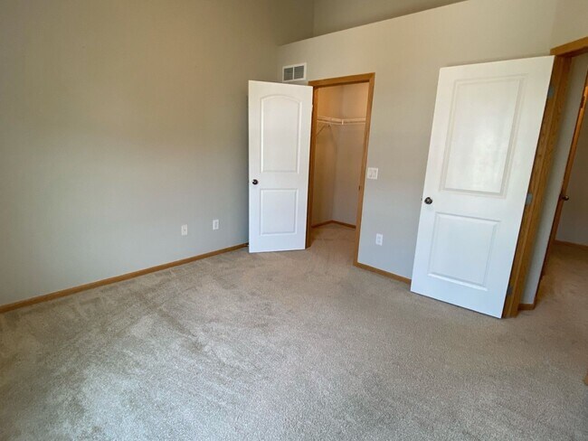 Building Photo - 3142 SW Sharmin Ln