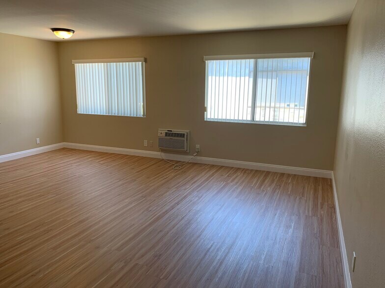 Pleasant + quiet to work from home! - 220 S La Fayette Park Pl