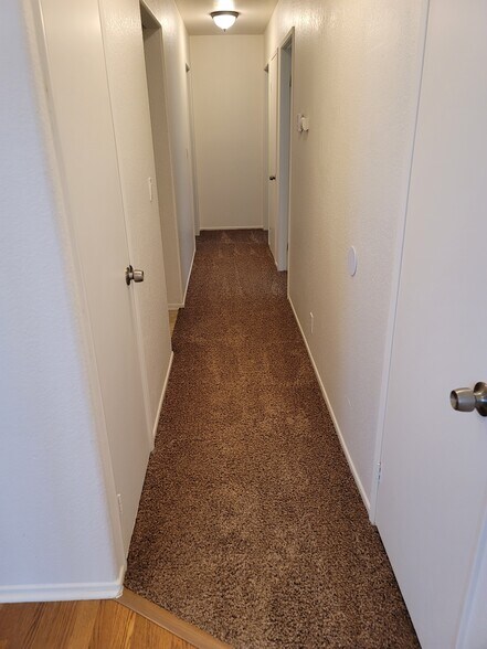 Building Photo - 9230 Karen Ave