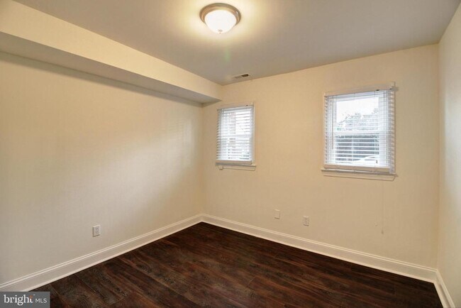 Building Photo - 87 Meadowlark Ave